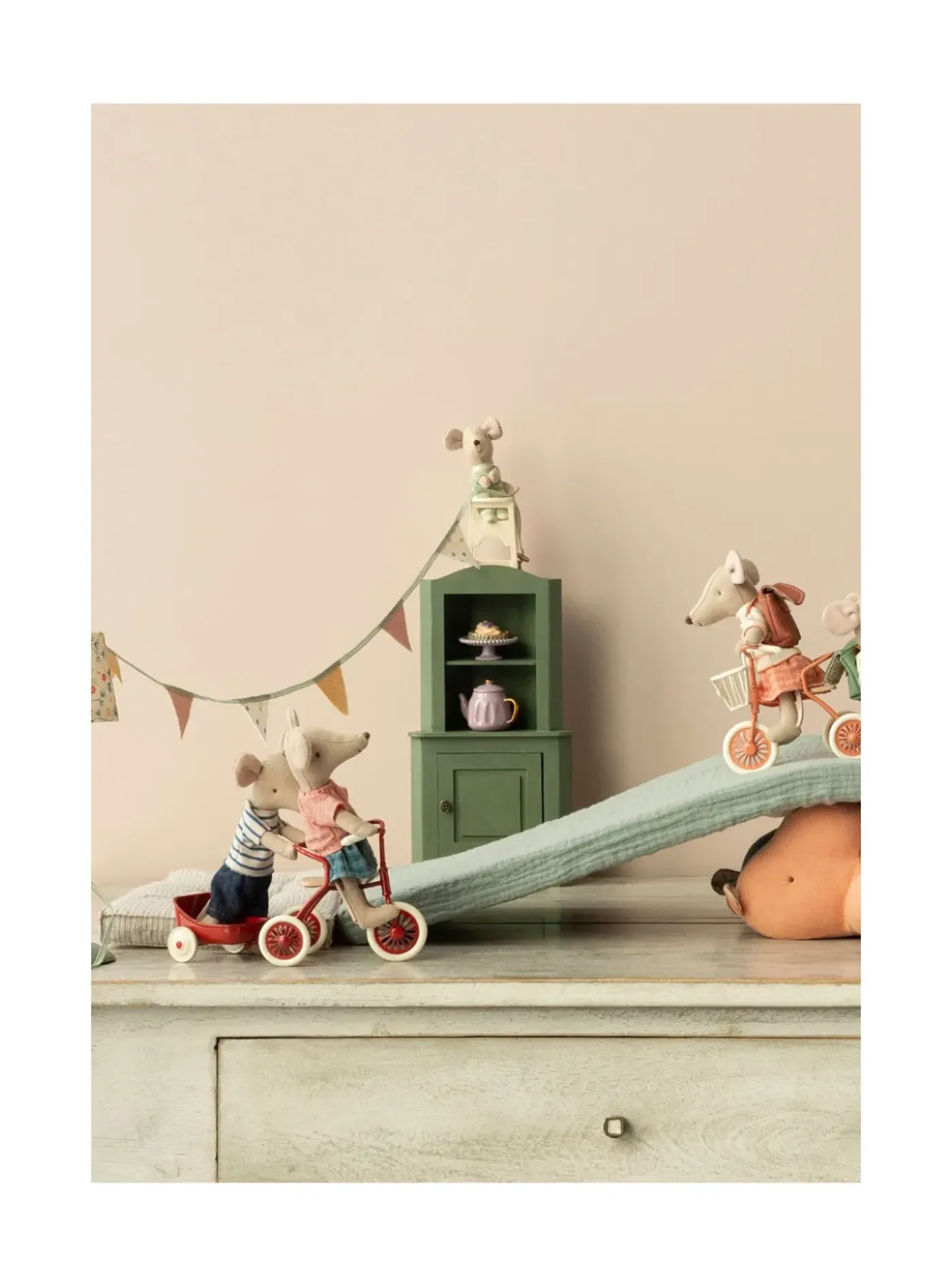 Arsene et les pipelettes Tricycle Vintage Maileg Clearance